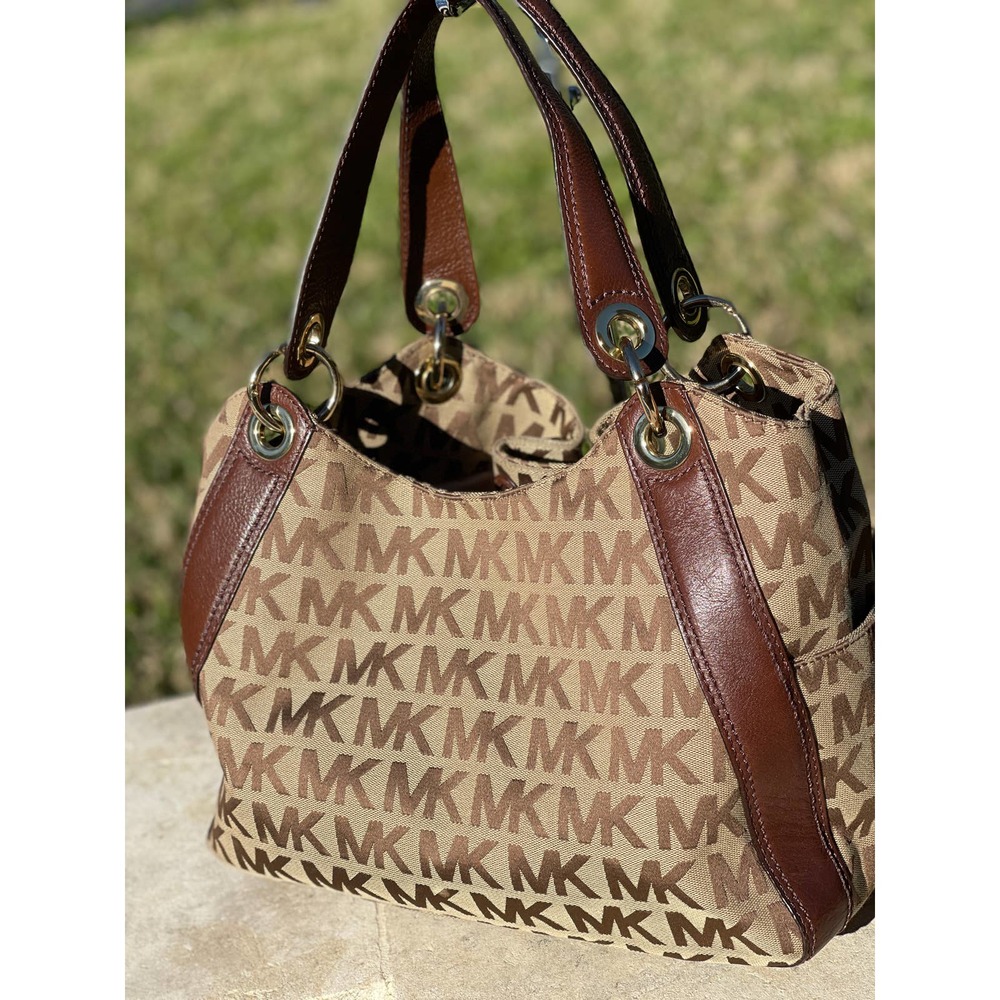 Michael Kors Ludlow Shoulder Bag - Picture 4 of 12